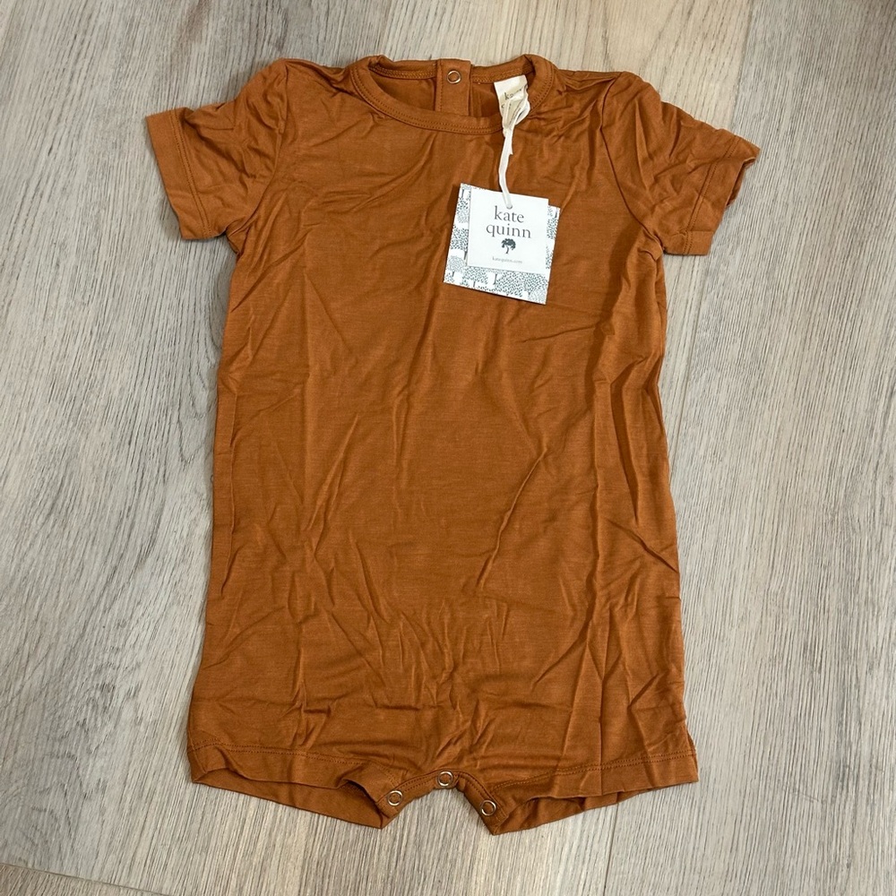 Kate Quinn Bamboo - Short Sleeve Crew Neck Shortie in Pecan. 2T. NWT.